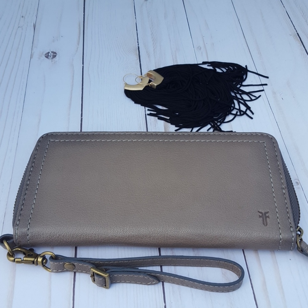 FRYE Lily Zip Wristlet Wallet Charcoal - Picture 7 of 8